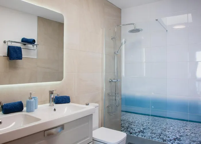 Frontline 25, Modern Coastal Design With Amazing Views