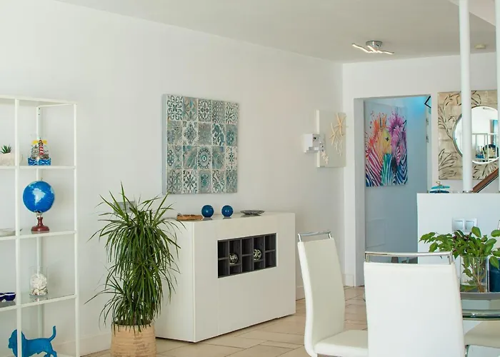 Frontline 25, Modern Coastal Design With Amazing Views וילה