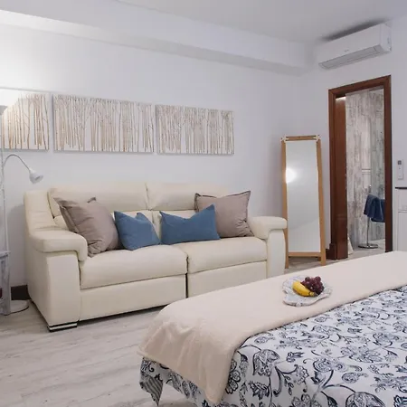 Villa Frontline 25, Modern Coastal Design With Amazing Views