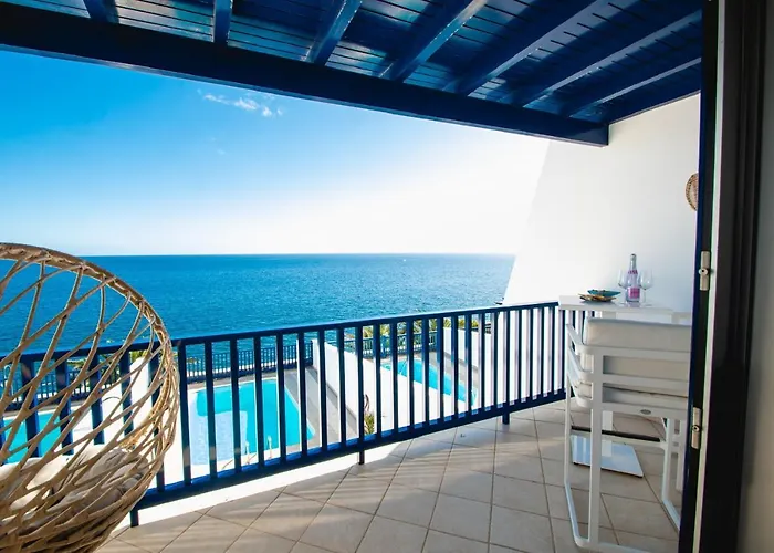 Frontline 25, Modern Coastal Design With Amazing Views