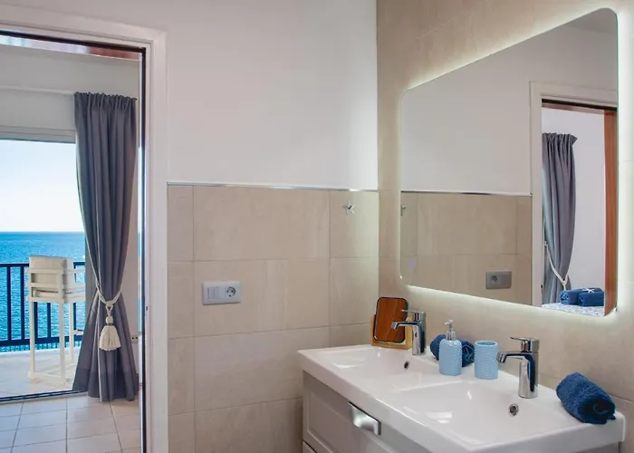 Villa Frontline 25, Modern Coastal Design With Amazing Views *