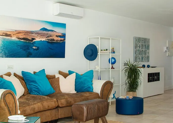 Frontline 25, Modern Coastal Design With Amazing Views Villa *