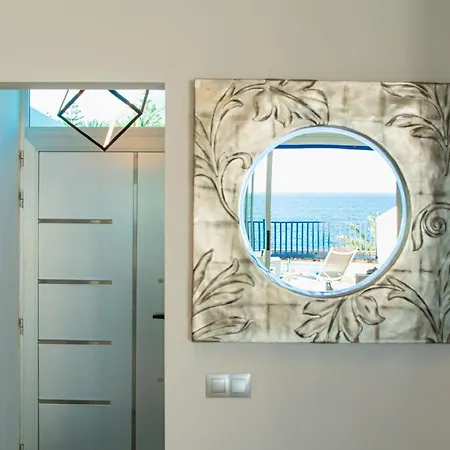 Frontline 25, Modern Coastal Design With Amazing Views 푸에르토카레로